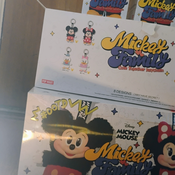 Mickey Mouse Family Keychain - Picture 3 of 4